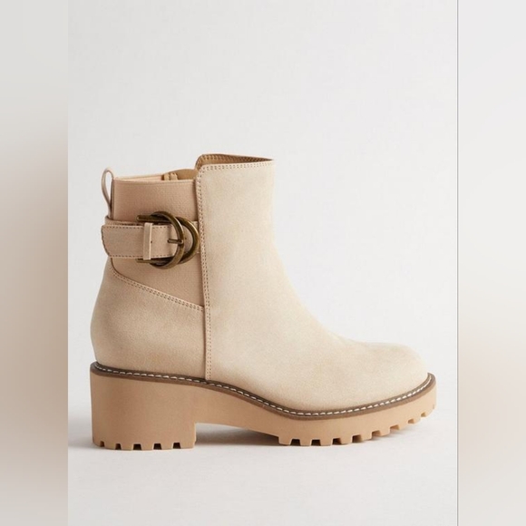 NWT Torrid Chelsea Side Buckle Bootie size 9 WW - Picture 2 of 7